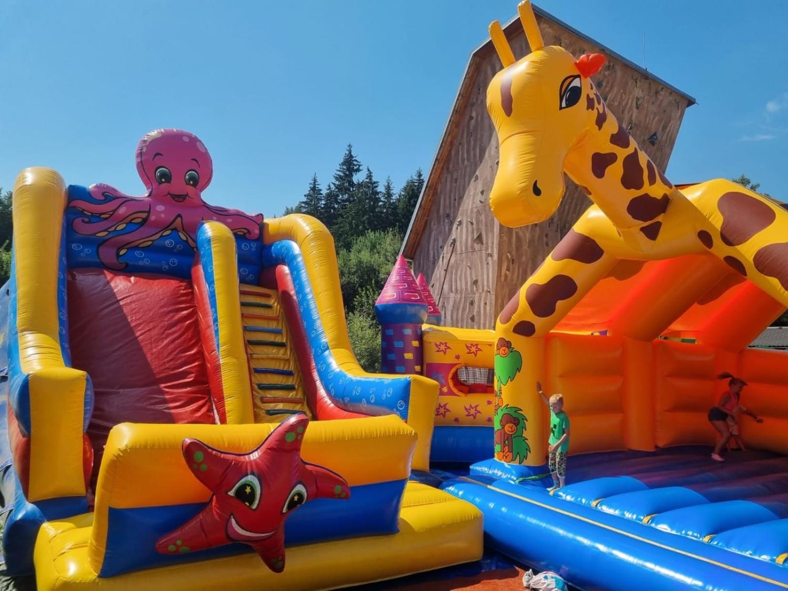 Handlová Penzion-Hutira Relax Club מראה חיצוני תמונה